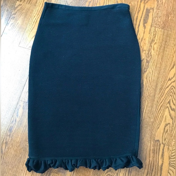 S🌷Max Studio Horizontally Ribbed Pencil Ruffled Pull On Black Skirt - Picture 1 of 7